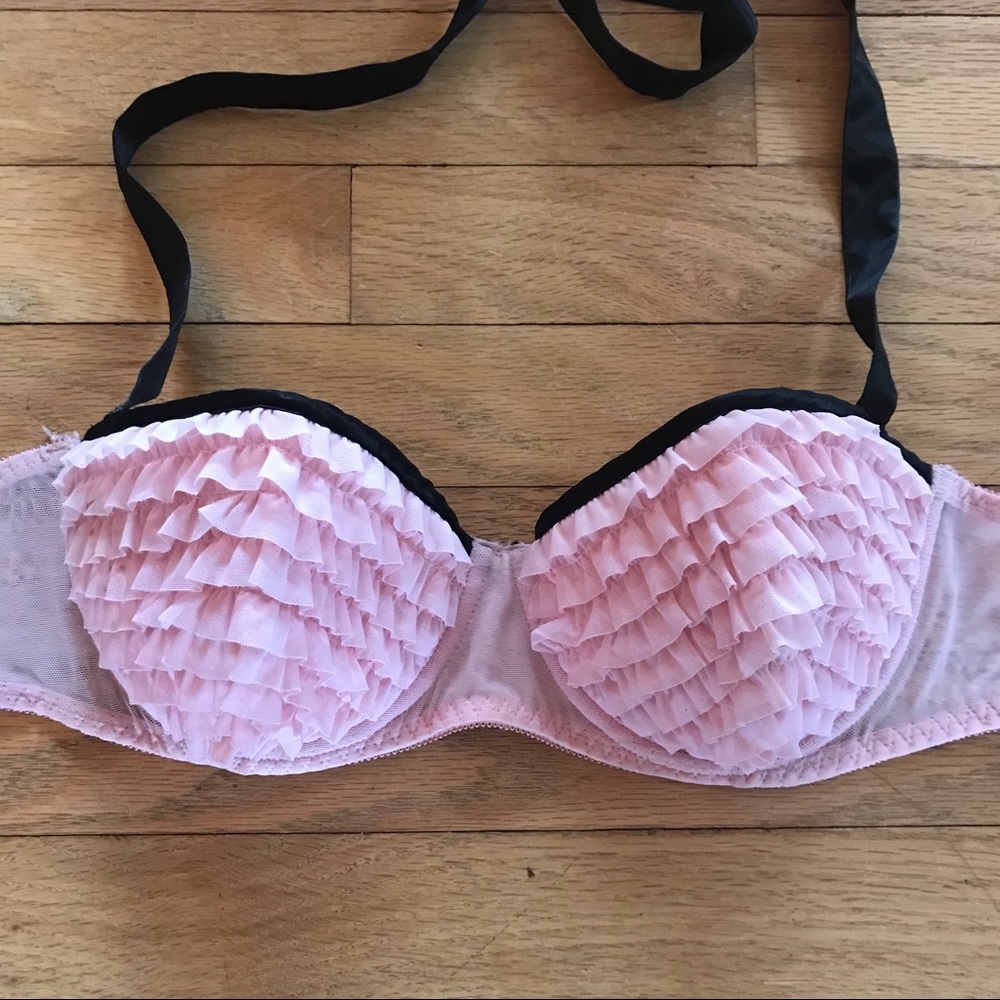 Frederick’s of Hollywood pink ruffle bra Size L